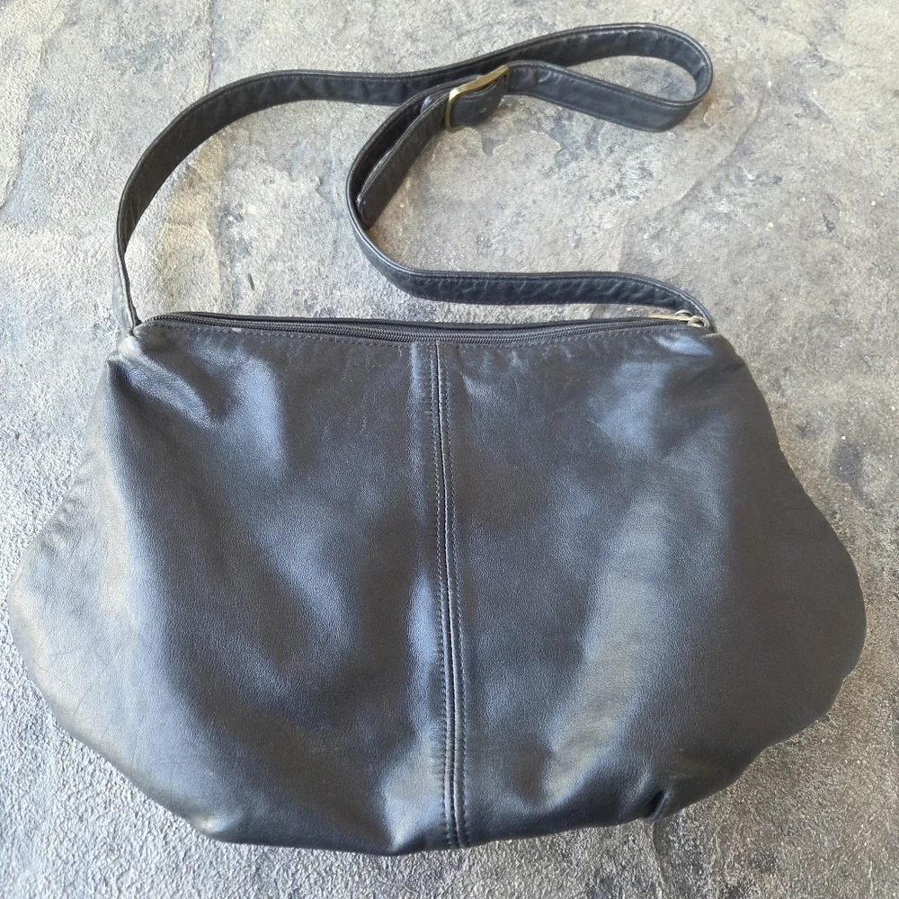 Stone Mountain Accessories Black Leather Shoulder Bag